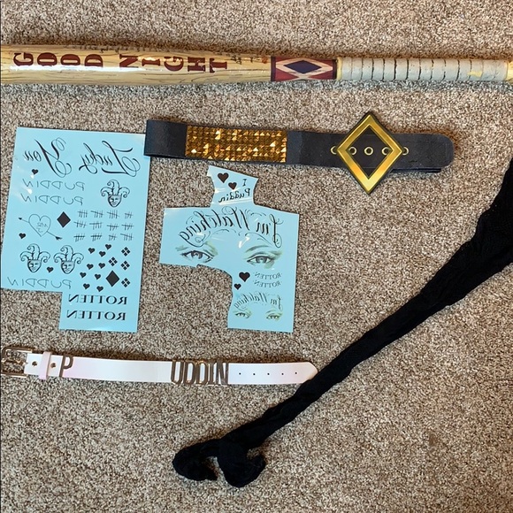 Harley Quinn Costume with Accessories - Picture 4 of 6